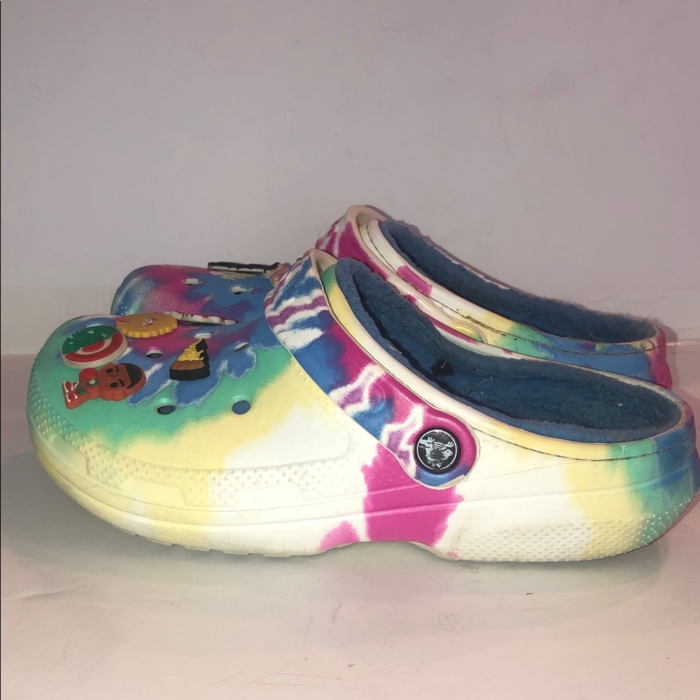 Crocs Tye Dyed Clogs with Charms Pink, Blue, Yellow & White - Picture 8 of 9
